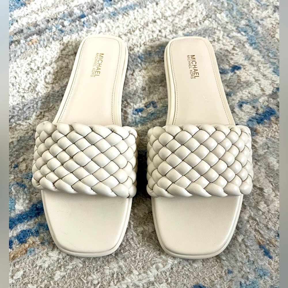 Michael Kors Cream slide sandal. Size 6.5. Like New